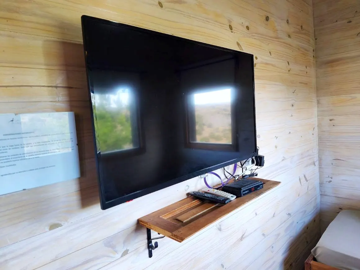 Pantalla de 32 pulgadas con DirecTV Prepago y Chromecast en la cabaña