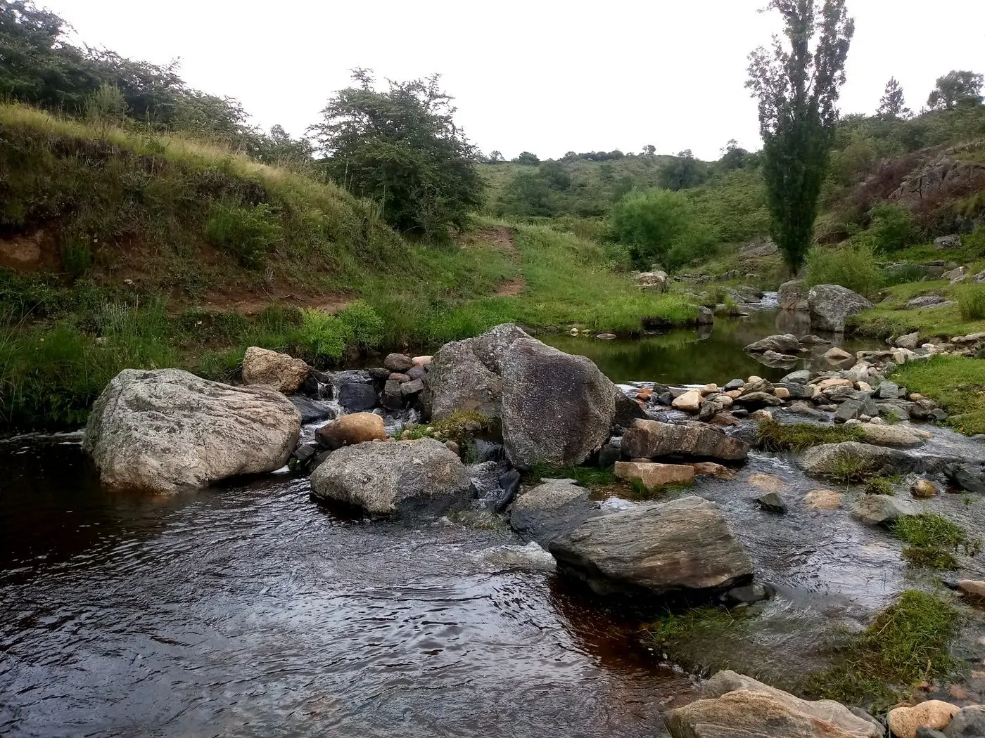 Predio de una hectárea de Las Chuñas con arroyo propio en Paso de la Pampa, San Clemente, Córdoba